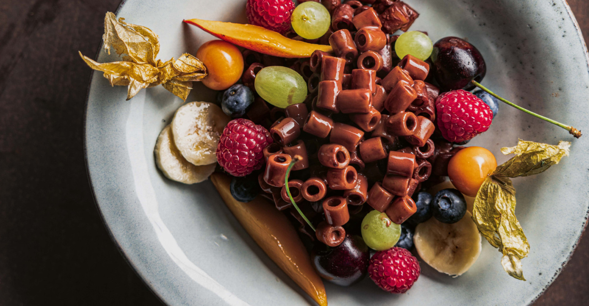 Chocolate Ditalini mit bunten Früchten